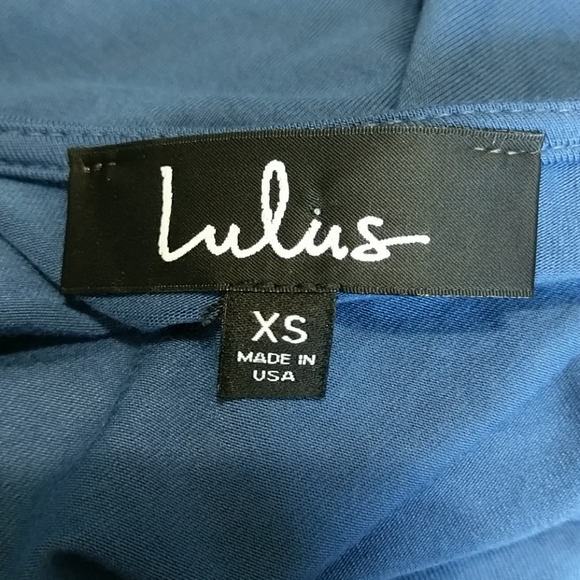 Lulus blouse in blue with arm cutouts - Picture 4 of 7
